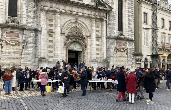 C’est le 1er ‟Dimanche de Just″ sur la place Saint-Pierre : « une bonne et juste décision » 