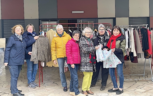 Joli succès pour le vide-dressing de La Famille chalonnaise, une association 100 % bénévole, 100 % locale, depuis plus de 100 ans !