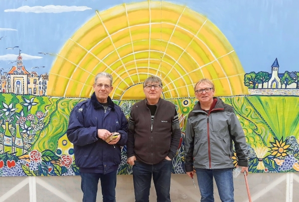 La fresque géante est de retour sur l'esplanade de la Halle ronde givrotine