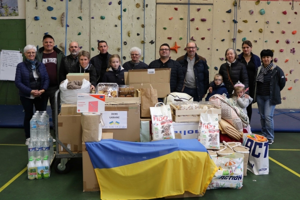 Une association, des bénévoles, un fourgon en partance pour la frontière ukrainienne, belle preuve de solidarité à Champforgeuil.