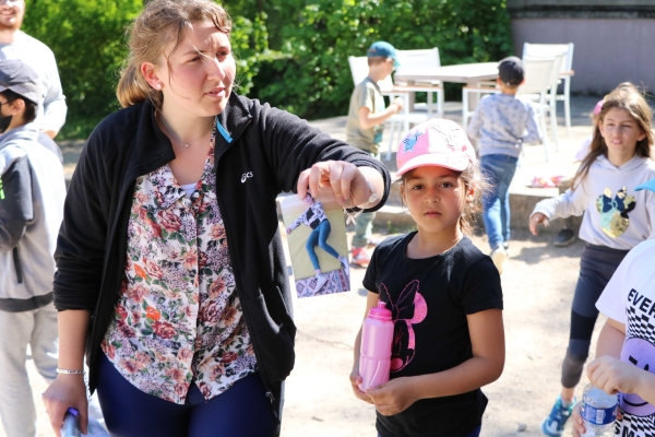 Champforgeuil, un cluedo géant pendant les vacances pour les enfants de la maison de loisirs. 