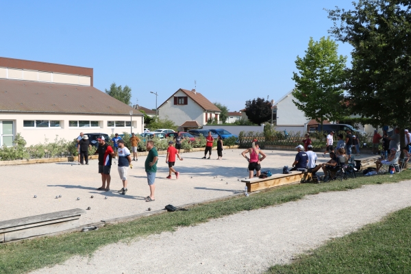 1ère rencontre "Pétanque Propagande" organisée par l’Association Boule Châtenoy le Royal.