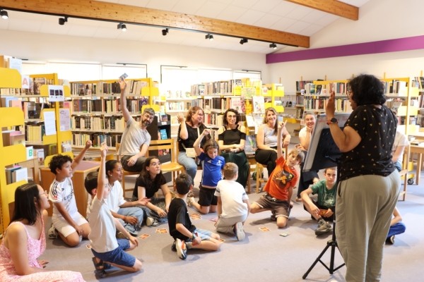 Bibliothèque Châtenoy le Royal – petits et grands ont découvert le jeu "Dixit Odyssey".
