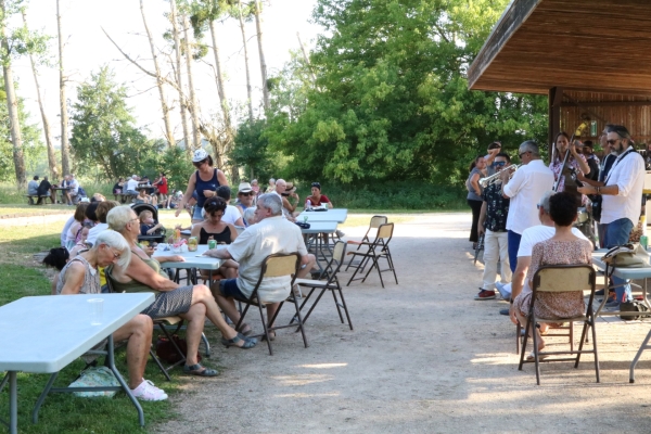 Belles festivités à l’étang Chaumont pour la fête de Châtenoy le Royal.