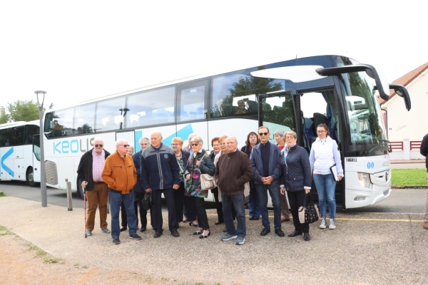Une centaine de séniors châtenoyens en sortie à Glanon (21).