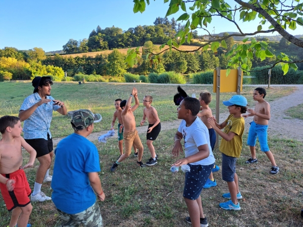 Petit coup d’œil dans le rétroviseur sur les activités d’été au centre de loisirs de Châtenoy le Royal.