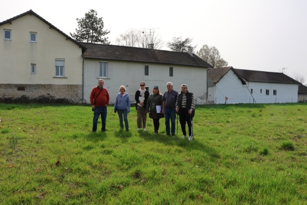 Le collectif de riverains monte au créneau contre l’implantation du champ de panneaux photovoltaïques à Châtenoy le Royal. 