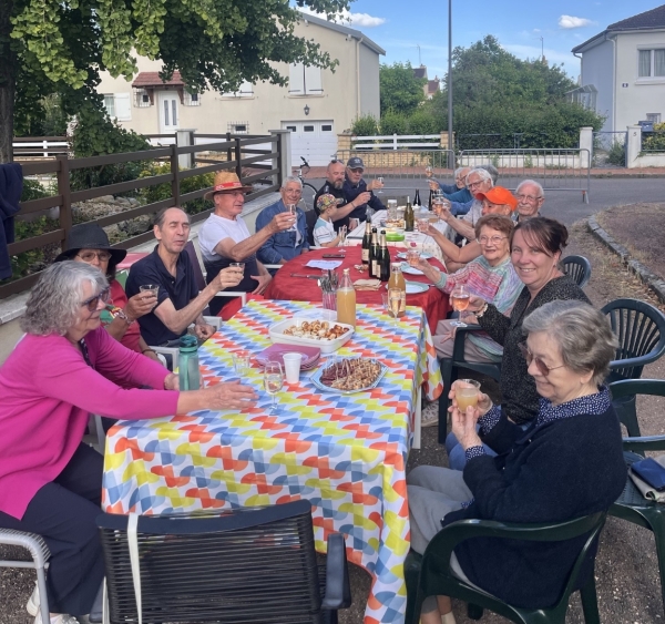  Chatenoy-le-Royal - Les résidents de la rue Rameau se sont réunis pour la 9ème "fête des voisins".