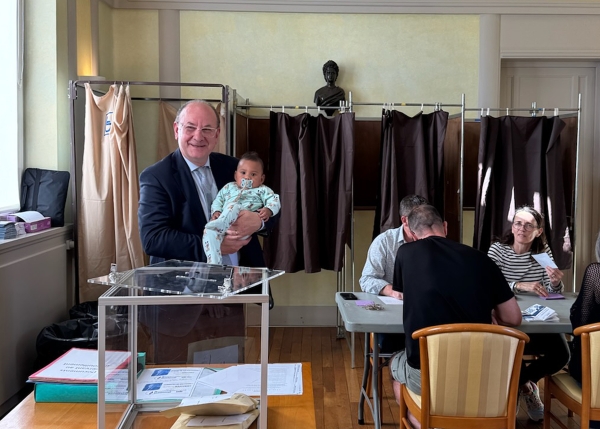 Clin d'œil au maire de Châtenoy qui lutte contre l'abstentionnisme : et ce dès le plus jeune âge !