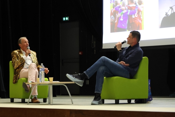Franck Raviot, adjoint à Didier Deschamps et entraineur des gardiens de but de l’équipe de France de foot, en conférence à Châtenoy le Royal.