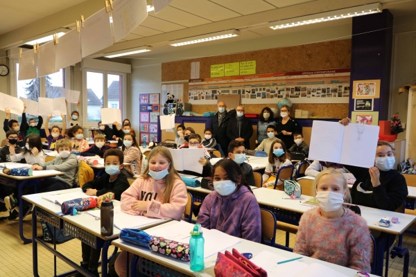 Atelier manga pour les CM1 CM2 de l’école Berlioz de Châtenoy le Royal.