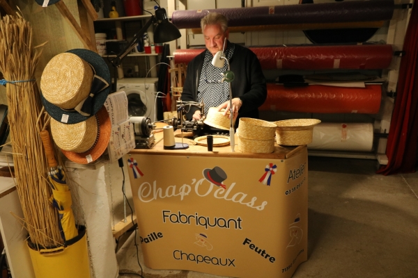 Les classards en 4 de Châtenoy le Royal vont porter encore cette année des canotiers de fabrication française et locale de chez "Chap’O class".