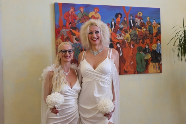 Gaëlle et Nikki se sont unis par les liens du mariage en mairie de Châtenoy le Royal.