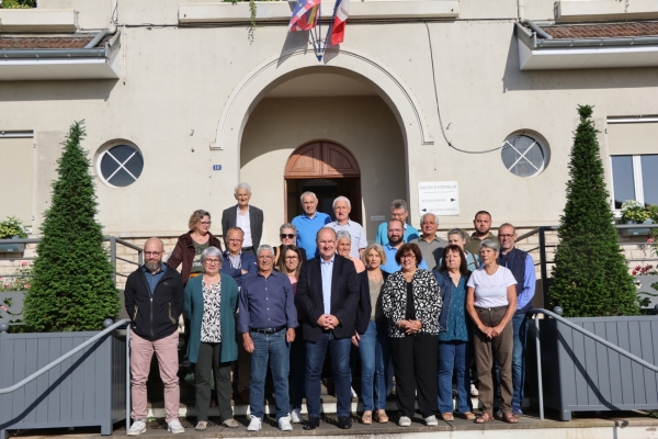 Châtenoy le Royal – Un conseil municipal extraordinaire à 8h00 ce matin pour élire les délégués en vue des sénatoriales 2026.