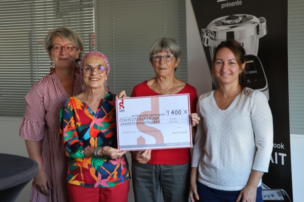 All-Clad remet un chèque de 1400€ à l’association "Ecoute et Soutien des enfants hospitalisés".