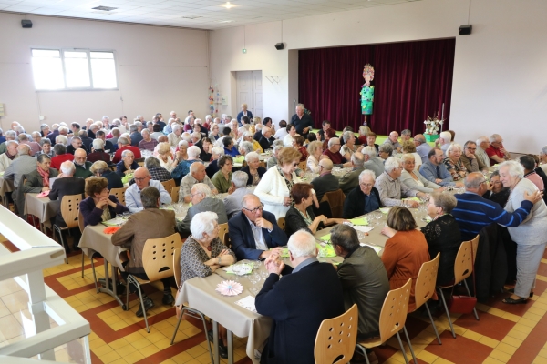 142 convives au repas des aînés à la salle des fêtes de Crissey dimanche 14 mai. 