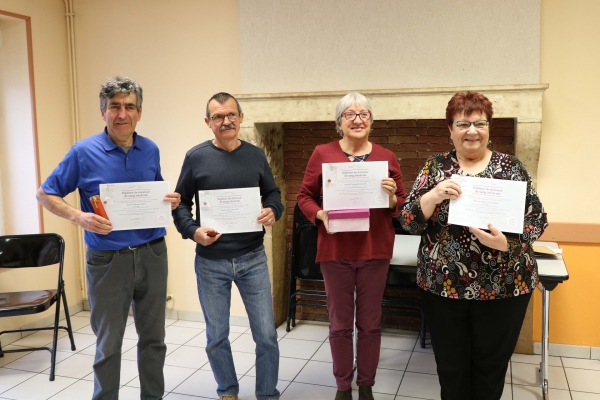 L’amicale intervillages pour le don de sang bénévole de Crissey, Lessard, Sassenay, Virey a remis les diplômes aux donneurs bénévoles émérites.