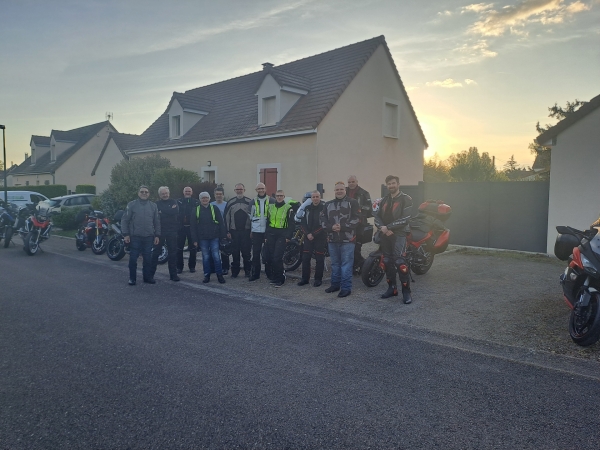 16 Motards du club Les "Claq’motos" de Fontaines en route pour un périple au Portugal.