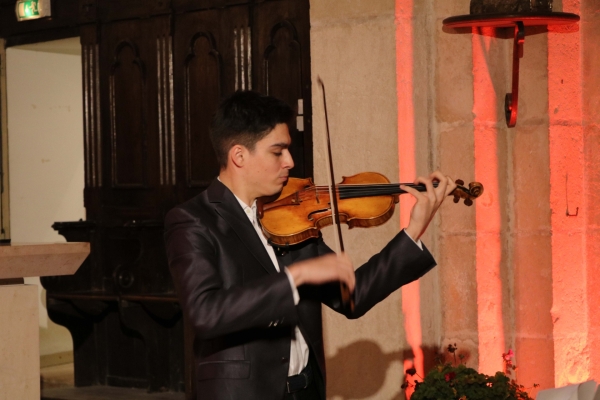 Intégrale des sonates et partitas de Bach interprétée par Nathan Mierdl en concert à Fontaines.