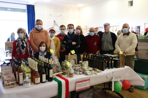 Un franc succès pour le premier marché de noël organisé par Fontaines Echanges.