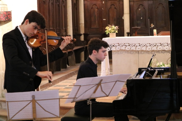 Deux virtuoses, Nathan Mierdl et Ilan Zajtmann pour un concert unique en l’église Saint Just de Fontaines.
