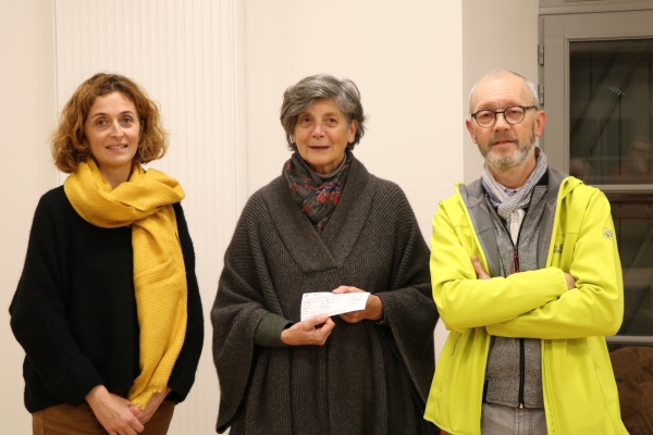 "Les Amis de l'église Saint-Just" de Fontaines ont remis un chèque de 3220  € à la Fondation du Patrimoine.