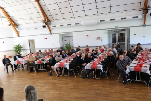 91 aînés au repas offert par le CCAS à Fragnes La Loyère dimanche 20 novembre 2022.