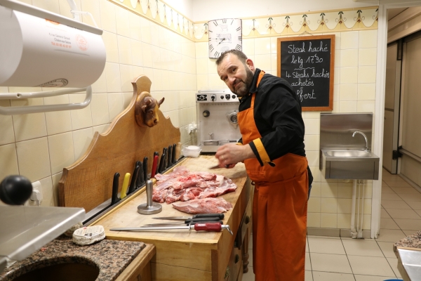 David Lombard nouveau propriétaire de la boucherie place du Pont Paron à Saint Rémy : Réouverture mardi 14 février 2023 dès 7 h00.