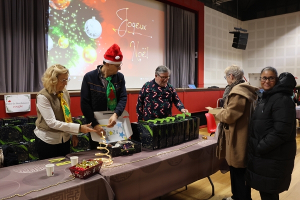 St Rémy : le CCAS a distribué les colis de Noël aux séniors de plus de 70 ans.
