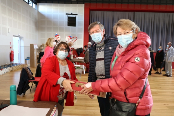 Le CCAS de St Rémy contraint de modifier la distribution des 430 colis de noël aux séniors de la commune.