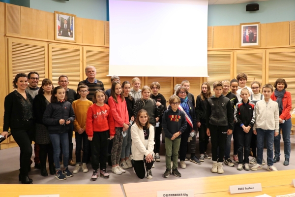 Installation du conseil municipal des jeunes de Saint Rémy, 10 nouveaux jeunes ont rejoint le CMJ.