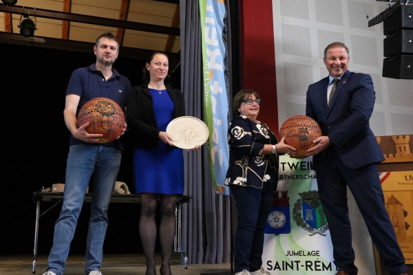 La date anniversaire du 1er mai est un symbole fort du jumelage des villes Ottweiler (Allemagne) et Saint Rémy (France).