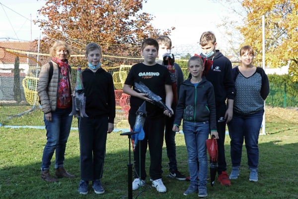 Les mini-fusées ont pris leur envol lundi 25 octobre au centre de loisirs de l’Escale à Saint Rémy.