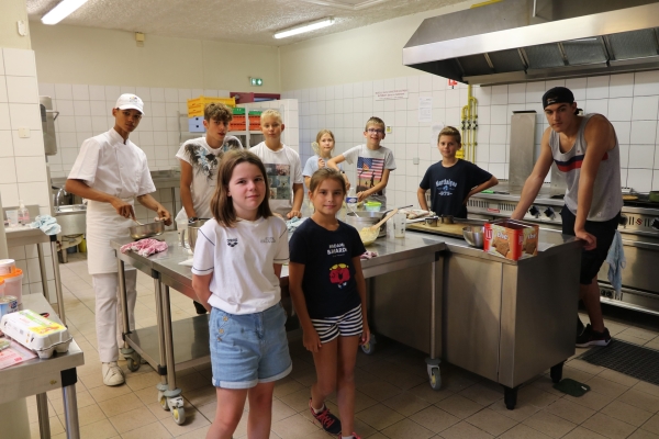 Top Chef : un atelier pâtisserie organisé par les animateurs de l’Escale de Saint Rémy avec Mathis Lambourdière, jeune San Rémois en apprentissage pâtisserie au Pont Paron.