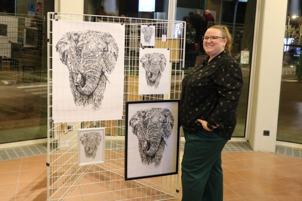 "L’Animal et l’Humain", une exposition d’Emeline Mathey dans le hall de la mairie de Saint Rémy jusqu’au 17 janvier 2023. 
