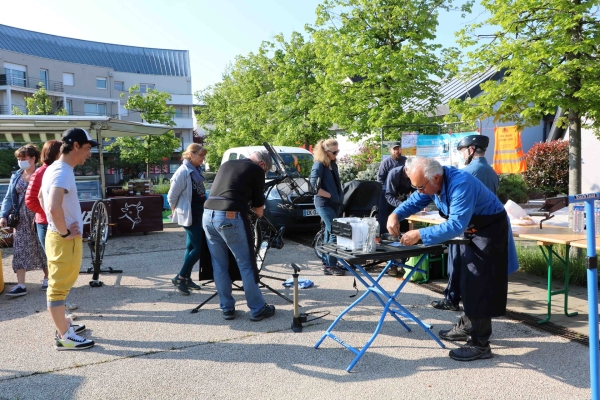 La 2ème édition de Mai à Vélo à Saint Rémy a été lancée samedi matin jour de marché.