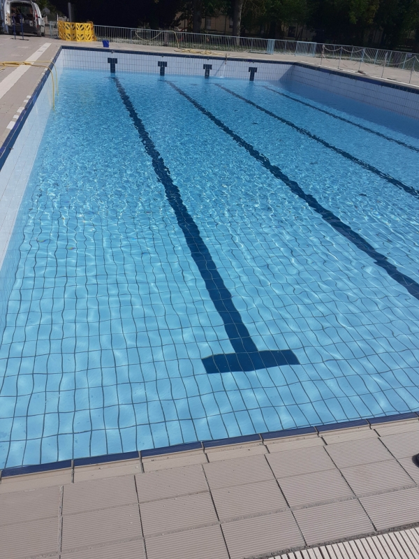 Une perte d’eau dans les réseaux de la piscine de Saint Rémy ne permet pas sa réouverture cet été.