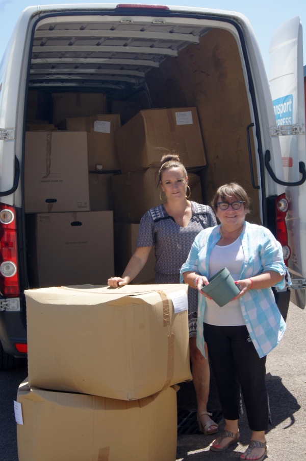 80 000 masques chirurgicaux collectés par la ville de Saint Rémy ont été récupérés par l’association TEHP pour être recyclés en 850 pots. 