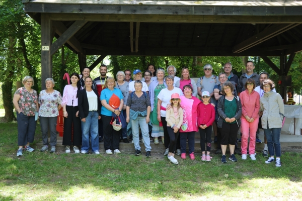 Après-midi citoyen à Saint Rémy : les sanrémois ont mis les mains à la pâte.