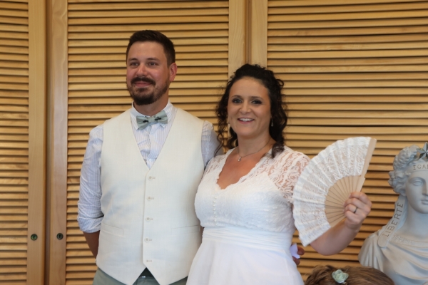 Emmanuel Jacques et Julie Brayard se sont unis par les liens du mariage en mairie de Saint Rémy.