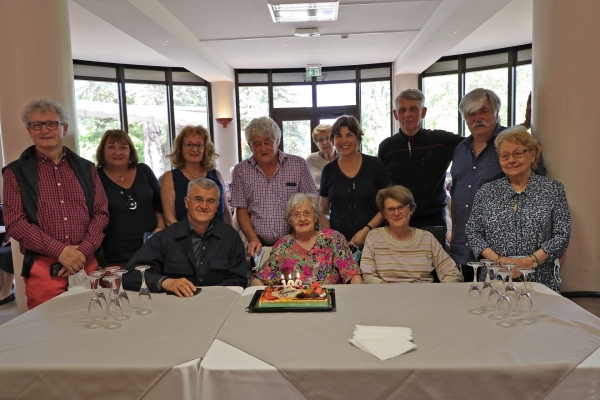 La maison de retraite Villa Thalia de Saint Rémy a fêté le 100ème anniversaire de Jeanne Berthelon.