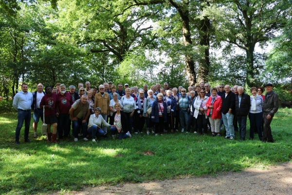Visite surprise à l’Apiparc de Virey le Grand pour les membres de "l’Union nationale des personnels et retraités de la gendarmerie–Union Départementale 21".