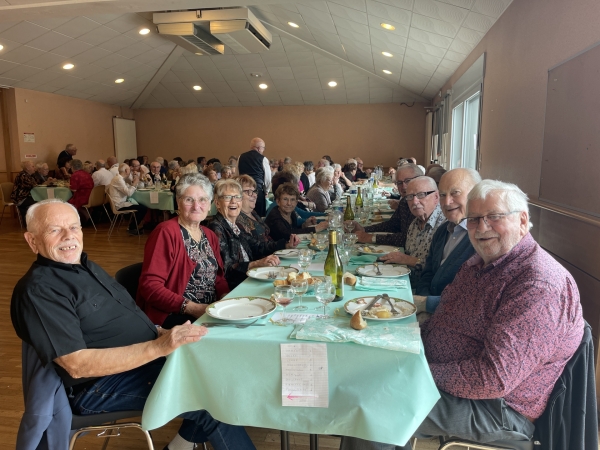 Ce dimanche 26 mars, le club des aînés virois organisait son traditionnel repas dansant 