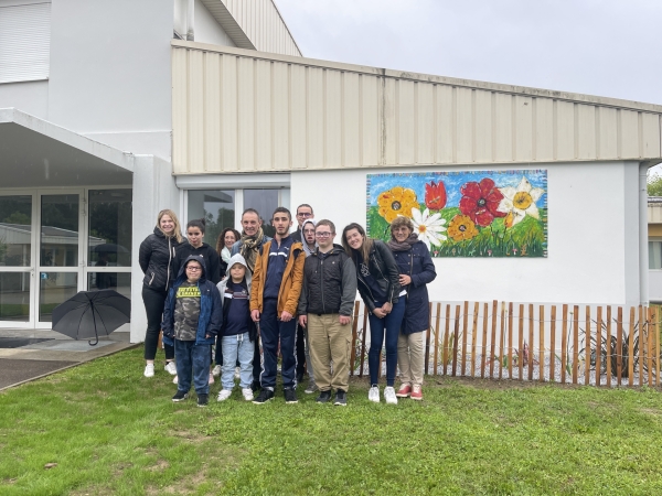 IME Georges Fauconnet à Virey-le-Grand : les jeunes ont eu le plaisir d’inaugurer leur fresque artistique réalisée en partenariat avec l’association « Hors Limites »