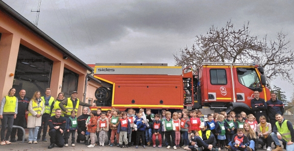 La caserne des sapeurs-pompiers de GIVRY a ouvert ses portes aux écoliers de la maternelle Léocadie CZYZ