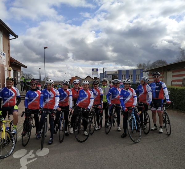 Une centaine de cyclistes ont arpenté les routes de Bresse ce samedi après-midi pour le traditionnel « brevet » du Vélo Club de Saint-Marcel