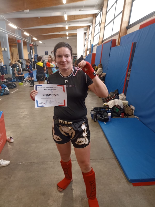 Givry Boxe Thaï : Mathilde FRANÇOIS remporte le Championnat de Bourgogne Franche Comté