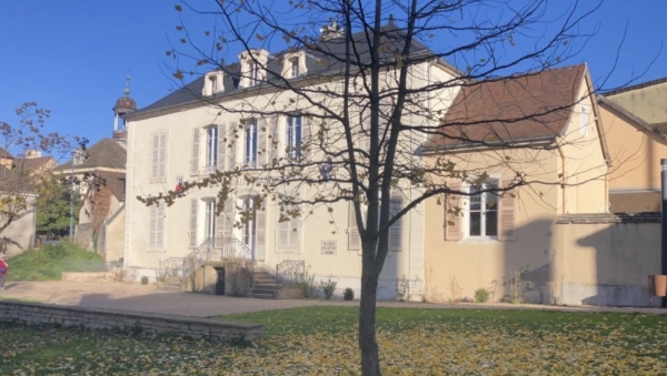 Ouverture de la boîte du millénaire à Givry : Rendez-vous le 25 novembre 2025 dans le Parc Georges Laporte!