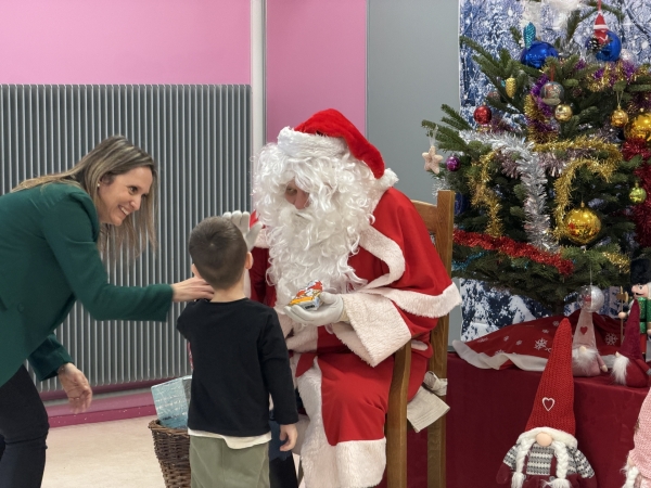Le jeunes épervanais ont reçu la visite du Père Noël ce mardi 