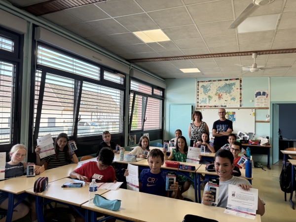 Chatenoy en Bresse : des calculatrices offertes par la Mairie aux élèves de CM2